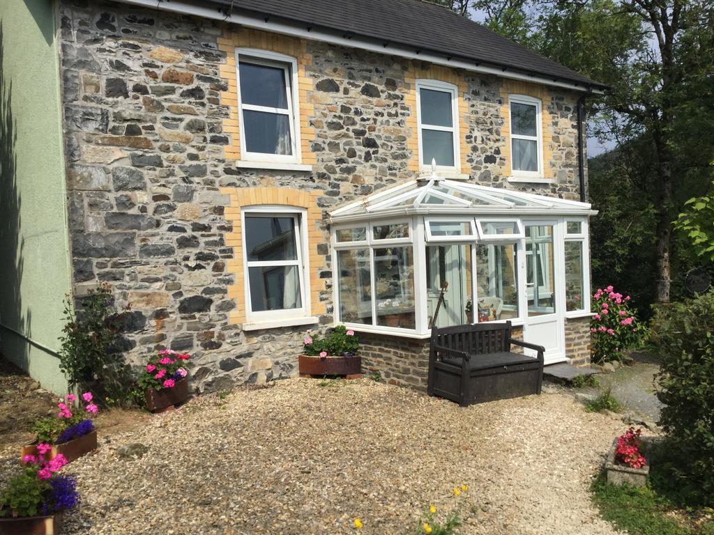 Maes Y Gwaelod Bed & Breakfast Llanwrtyd Wells Exterior photo